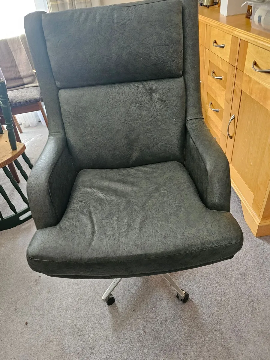 Extra Wide Office Armchair - Image 1