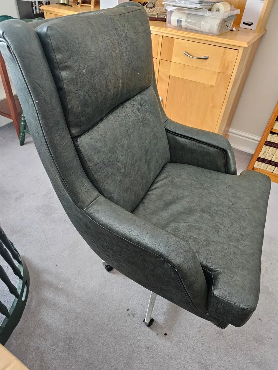 Extra Wide Office Armchair - Image 2