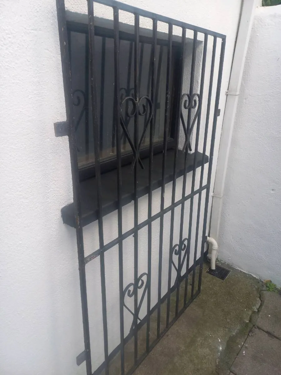 DECORATIVE WINDOW SECURITY GRILLE/FRAME - Image 3
