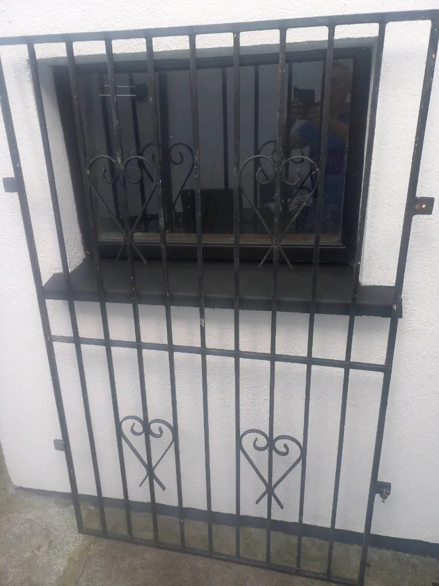 DECORATIVE WINDOW SECURITY GRILLE/FRAME - Image 4