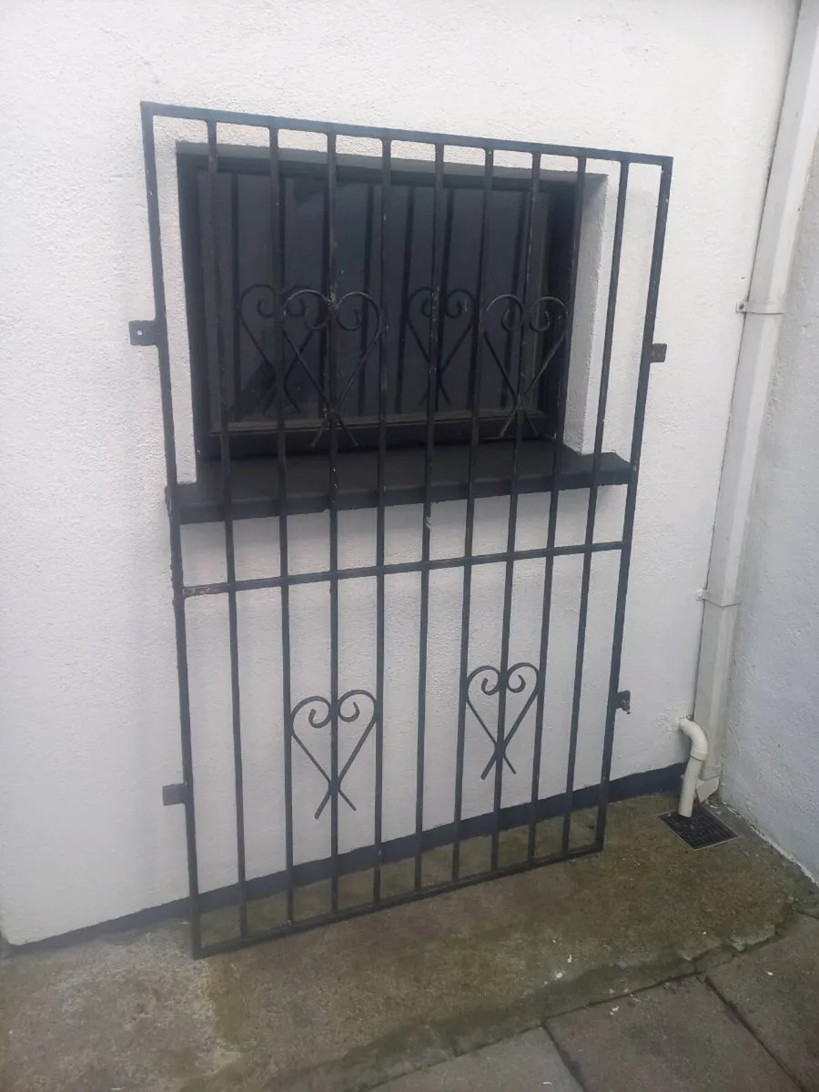 DECORATIVE WINDOW SECURITY GRILLE/FRAME - Image 1