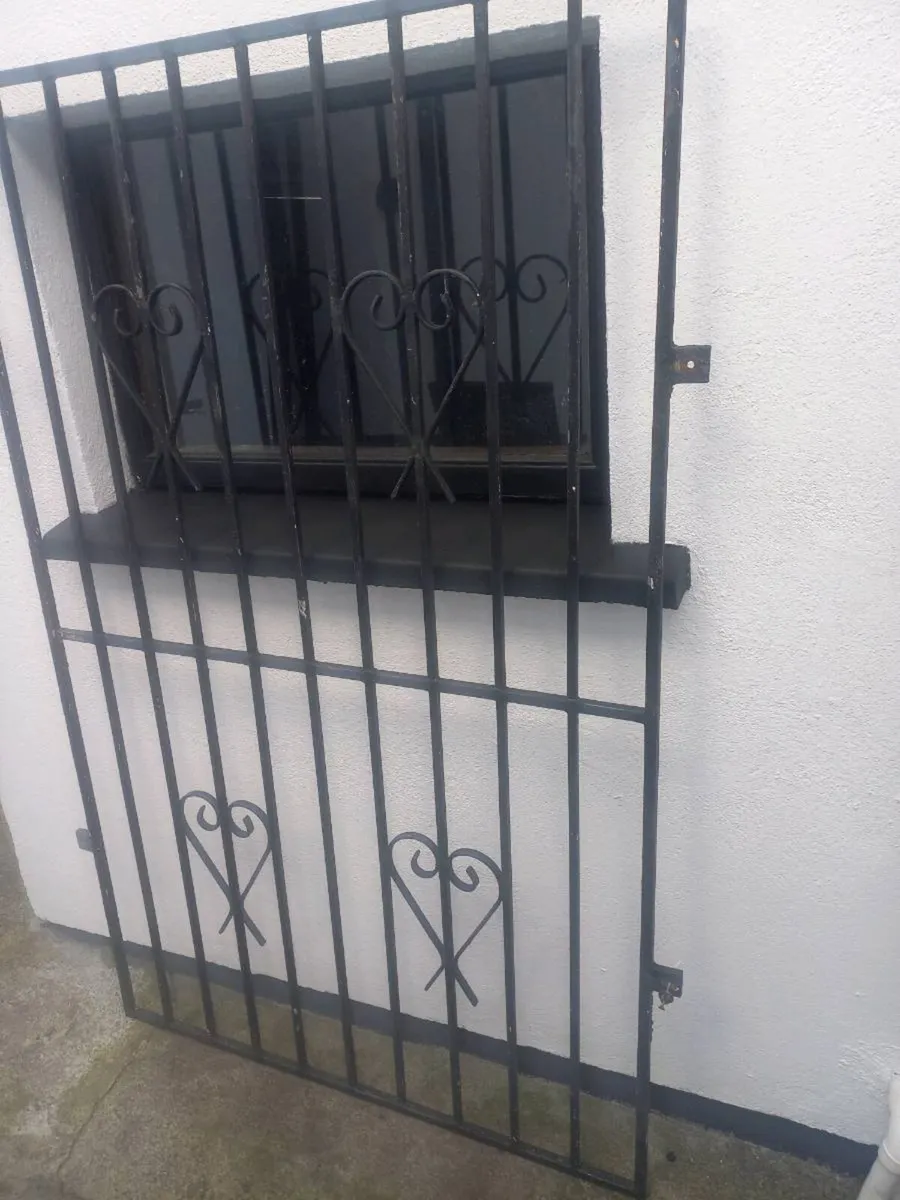 DECORATIVE WINDOW SECURITY GRILLE/FRAME - Image 2