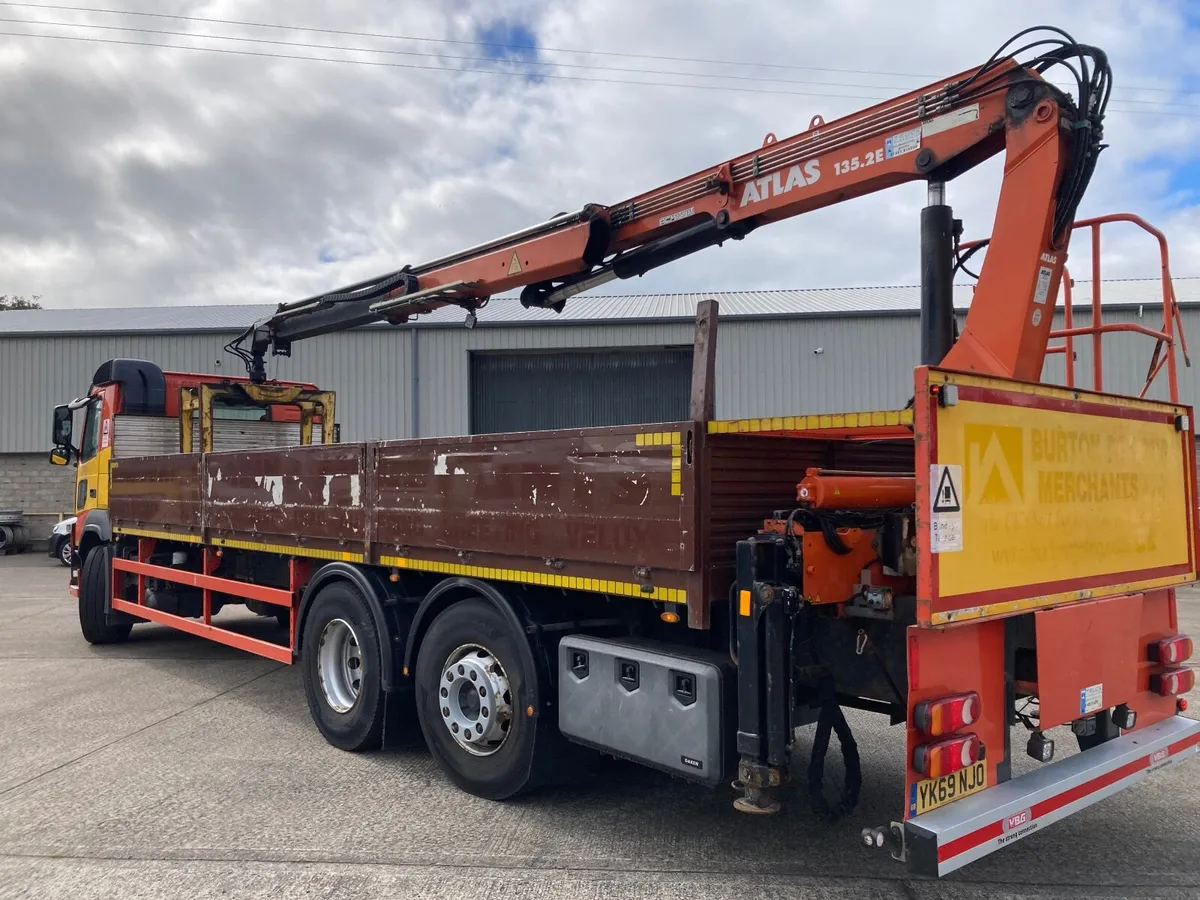 2020 Volvo. FM 6x2 crane lorry - Image 3
