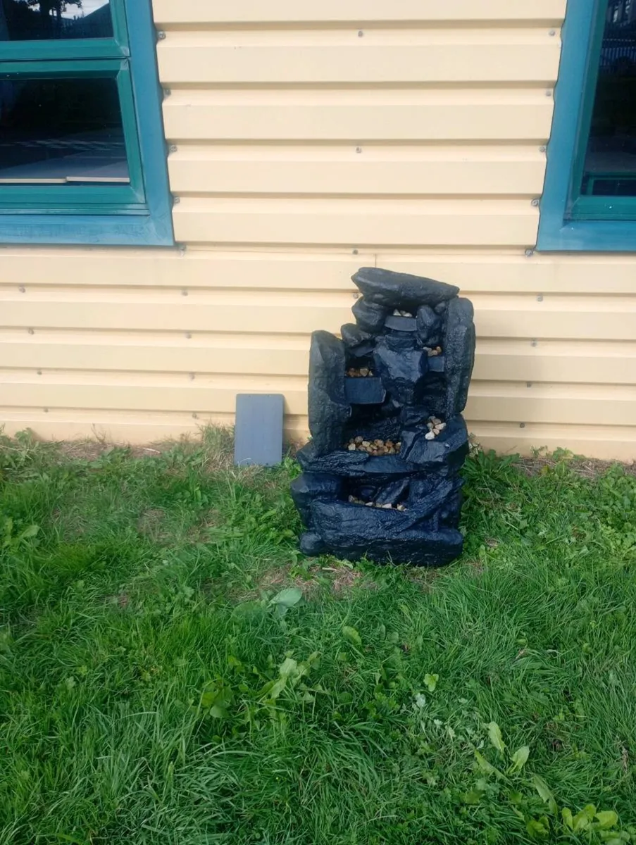 solar water feature - Image 4