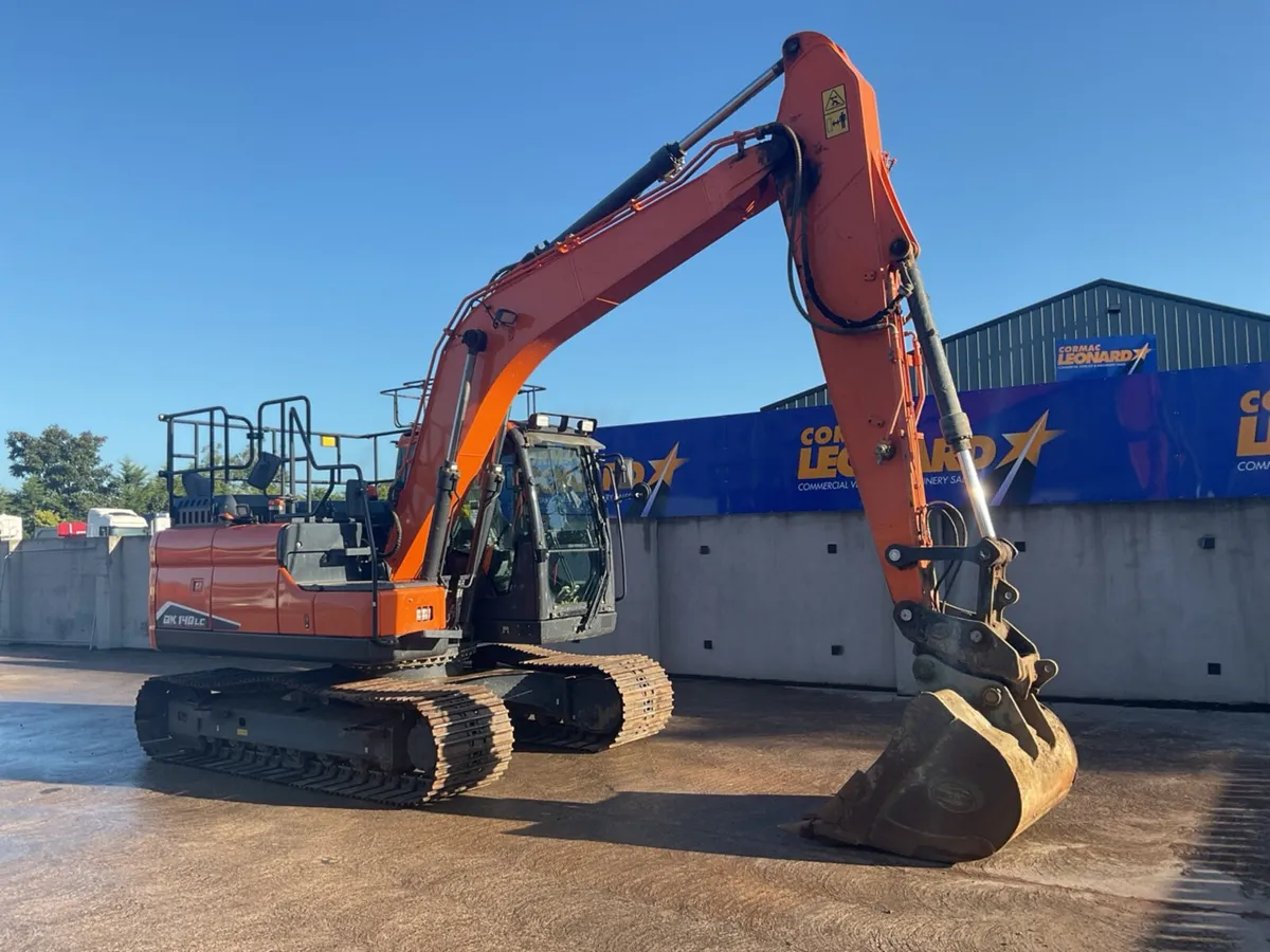 2022 DOOSAN DX140LC-7X Tracked Excavator - Image 3