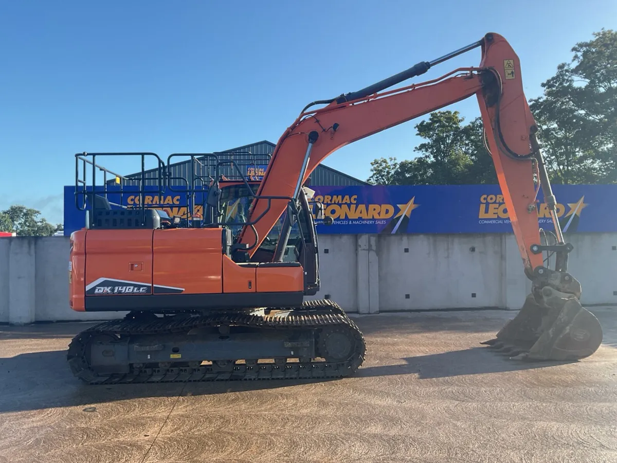 2022 DOOSAN DX140LC-7X Tracked Excavator - Image 4