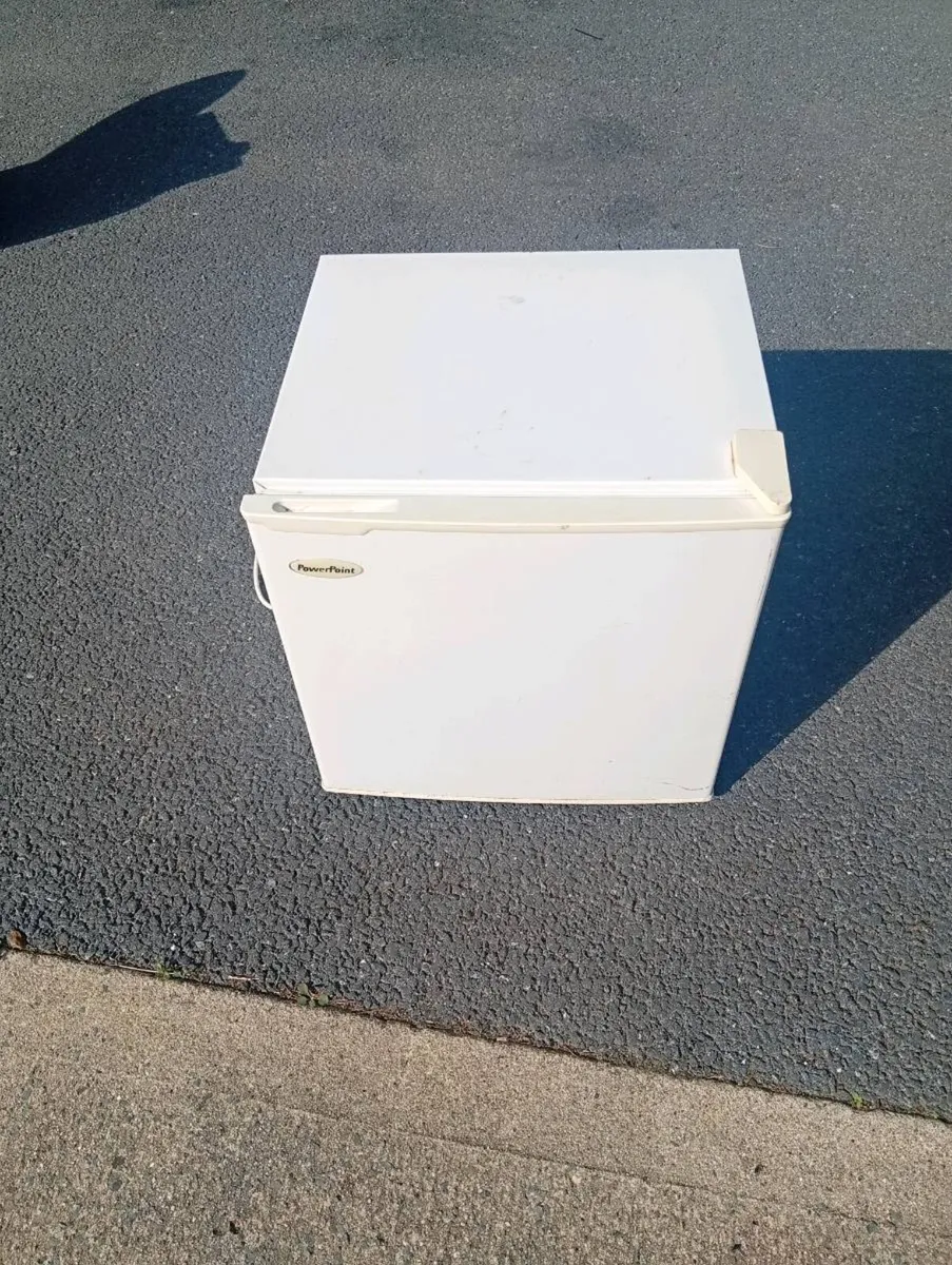 Small fridge - Image 1