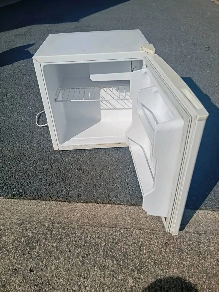 Small fridge - Image 2