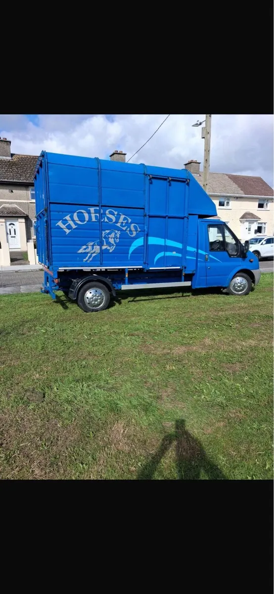 Horse van - Image 1