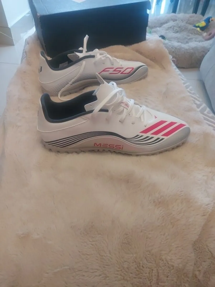 Mens Adidas F50 Messi Astro Trainers - Image 3
