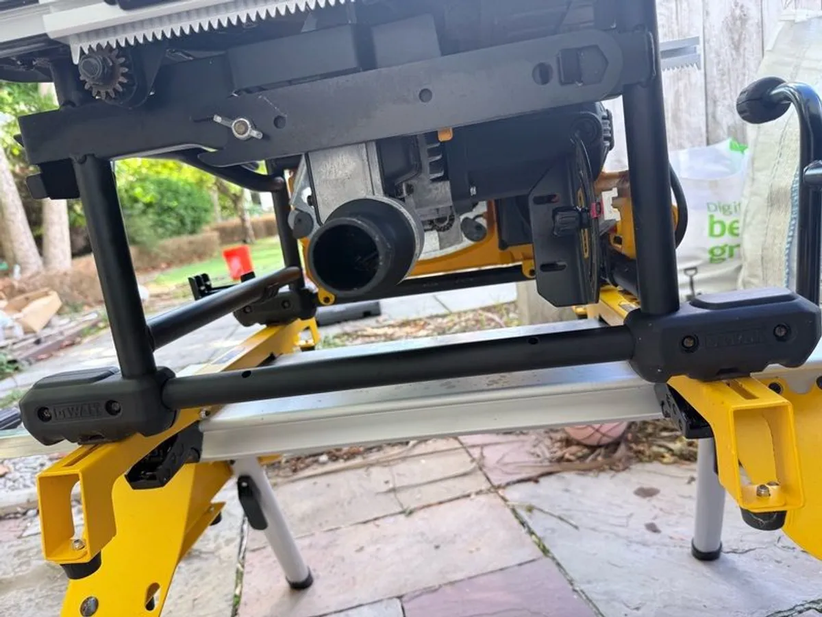 DeWalt DWE7485 240V Table Saw + Wheeled Folding Stand in Excellent Condition - Image 3