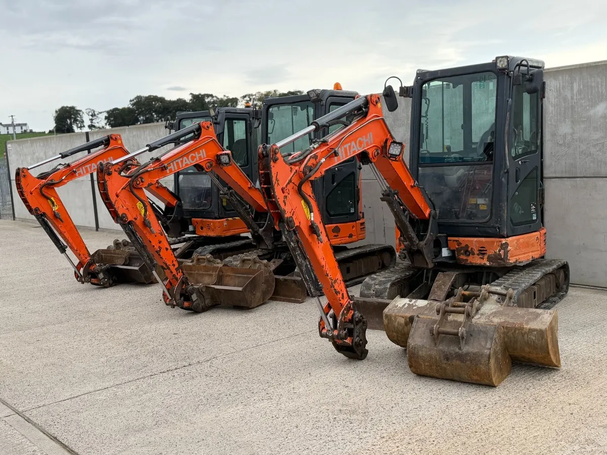 HITACHI ZX26U-6 CR 2.7 TON MINI DIGGER - Image 3