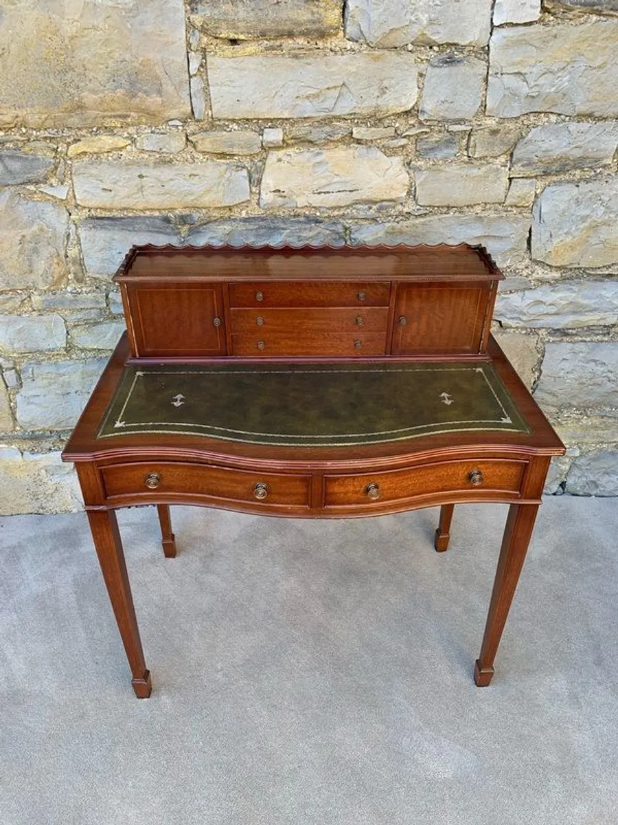 Edwardian Mahogany writing desk. - Image 2