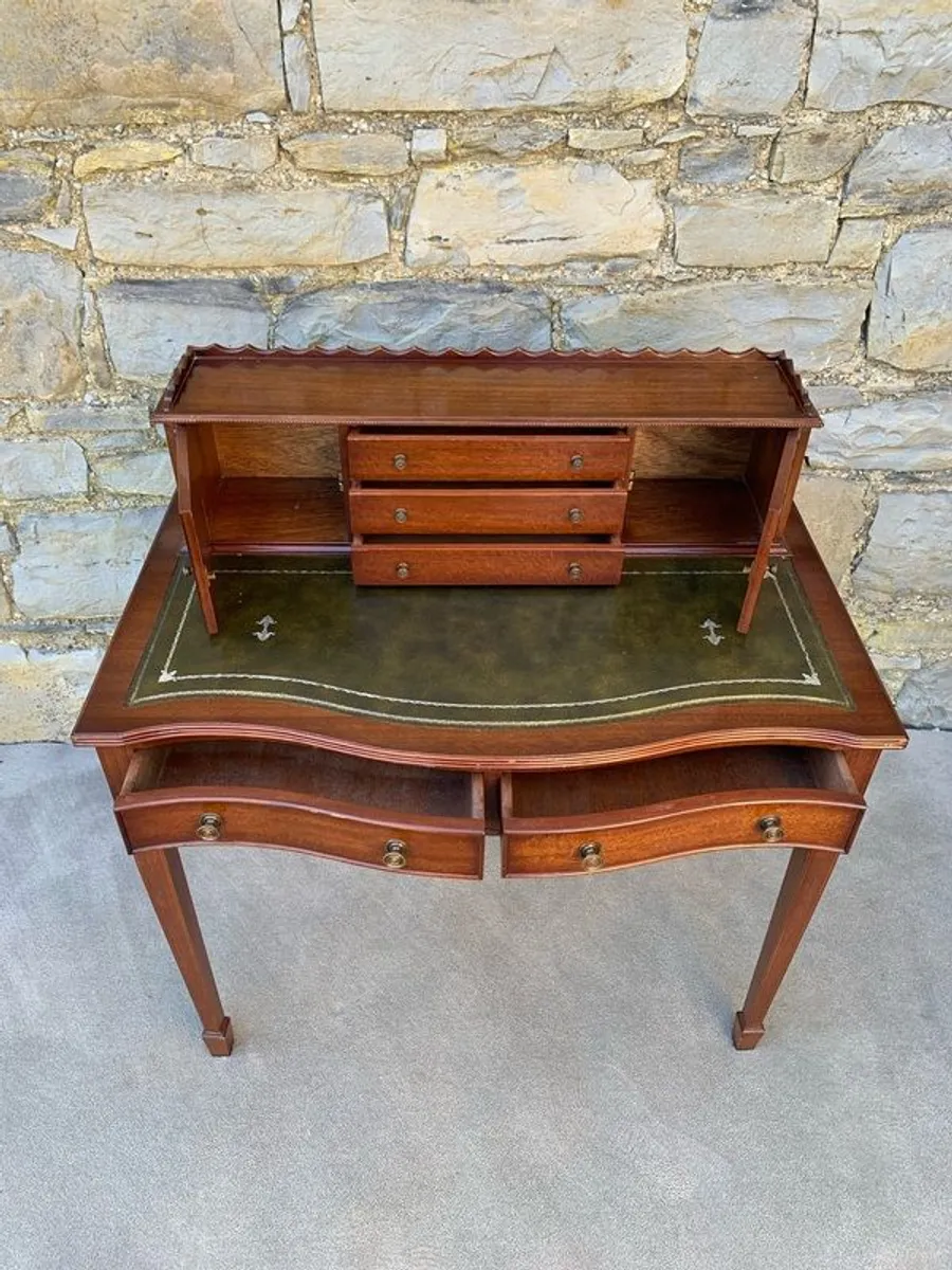 Edwardian Mahogany writing desk. - Image 3
