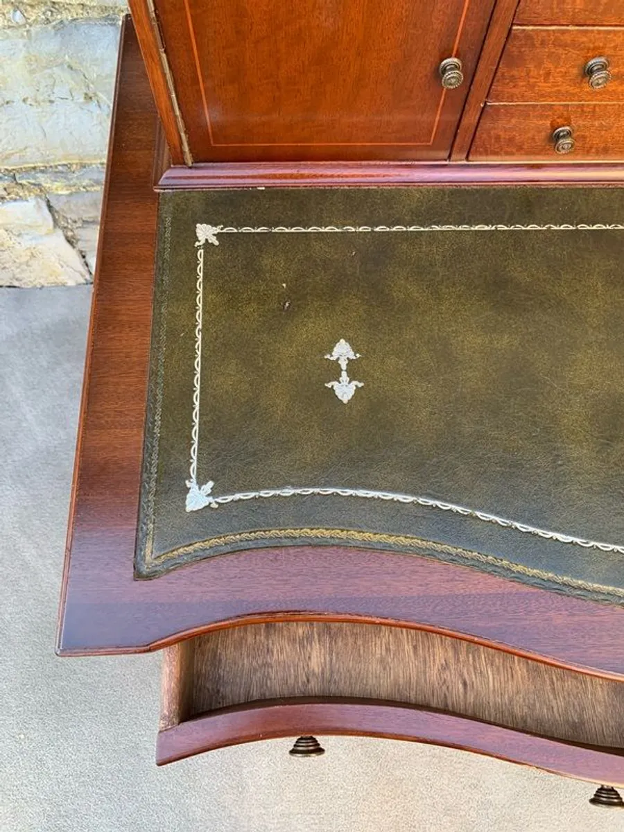 Edwardian Mahogany writing desk. - Image 4