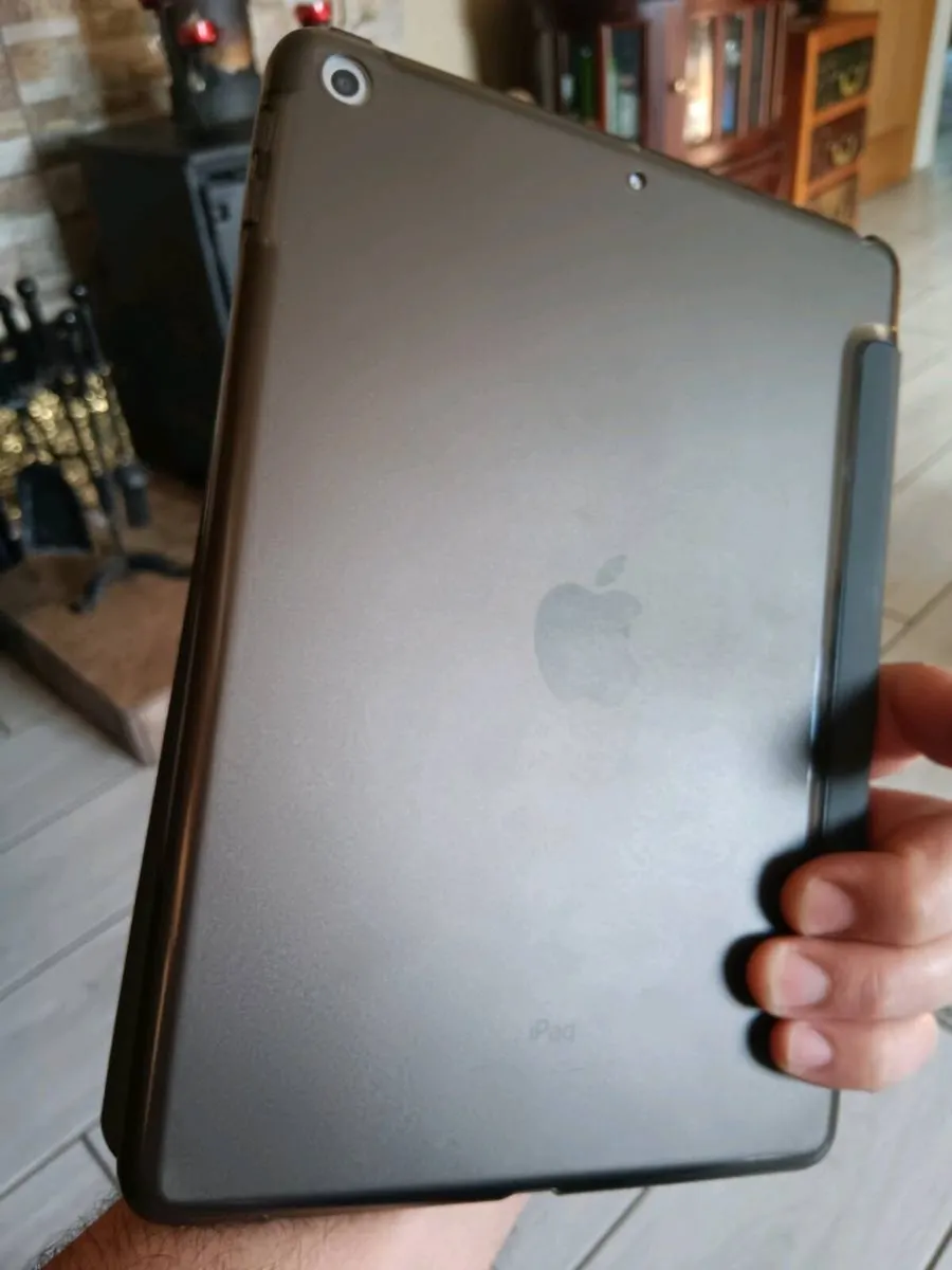 Ipad 5th generation - Image 2