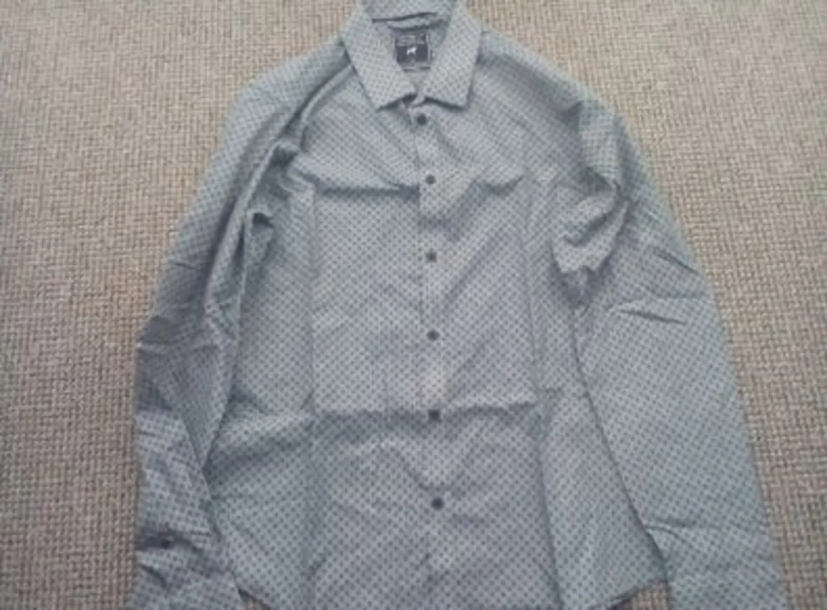 New Look Brand Men's Long Sleeved Buttoned Shirt.