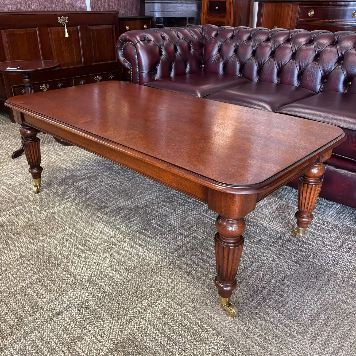 Beautiful solid mahogany turned legged coffee tabl - Image 1