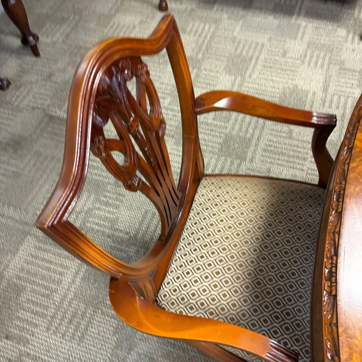 Beautiful walnut dining table & 6 high back chairs - Image 2