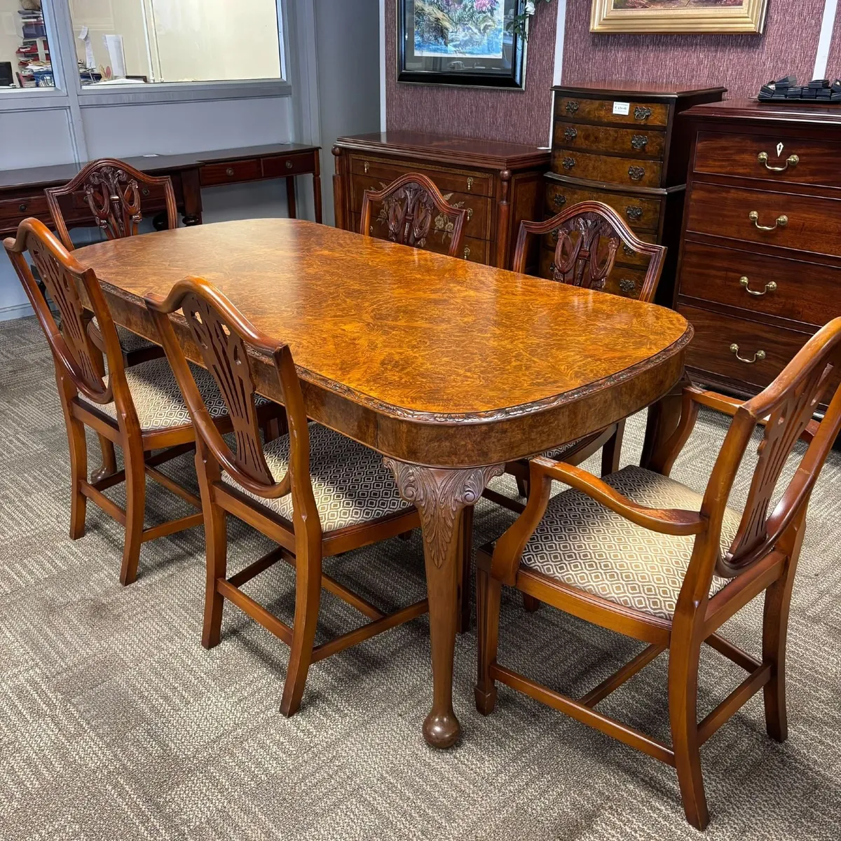 Beautiful walnut dining table & 6 high back chairs - Image 1