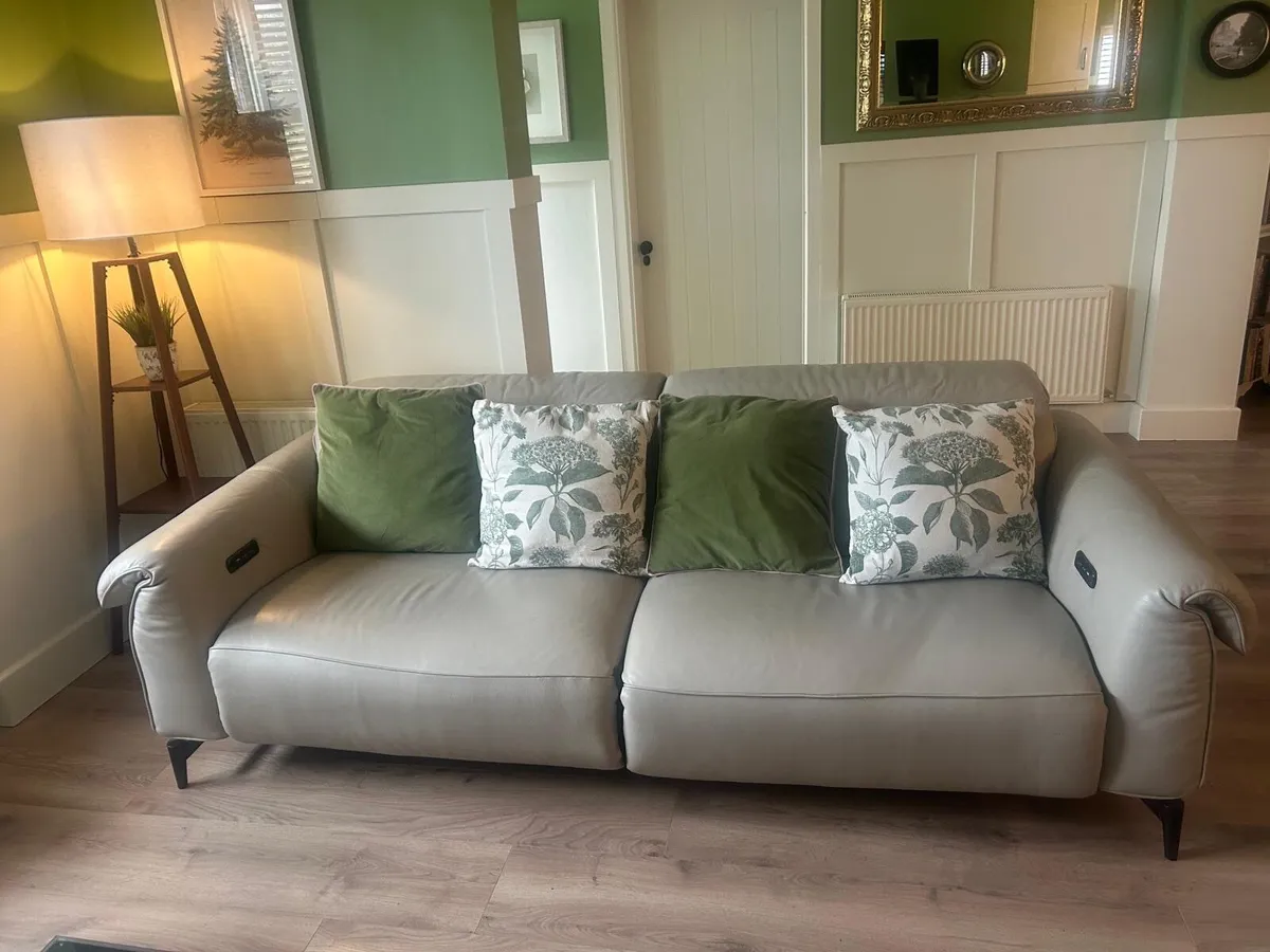 Natuzzi 3seater leather sofa like new - Image 2