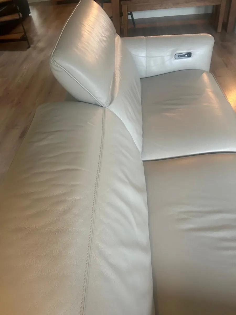 Natuzzi 3seater leather sofa like new - Image 3