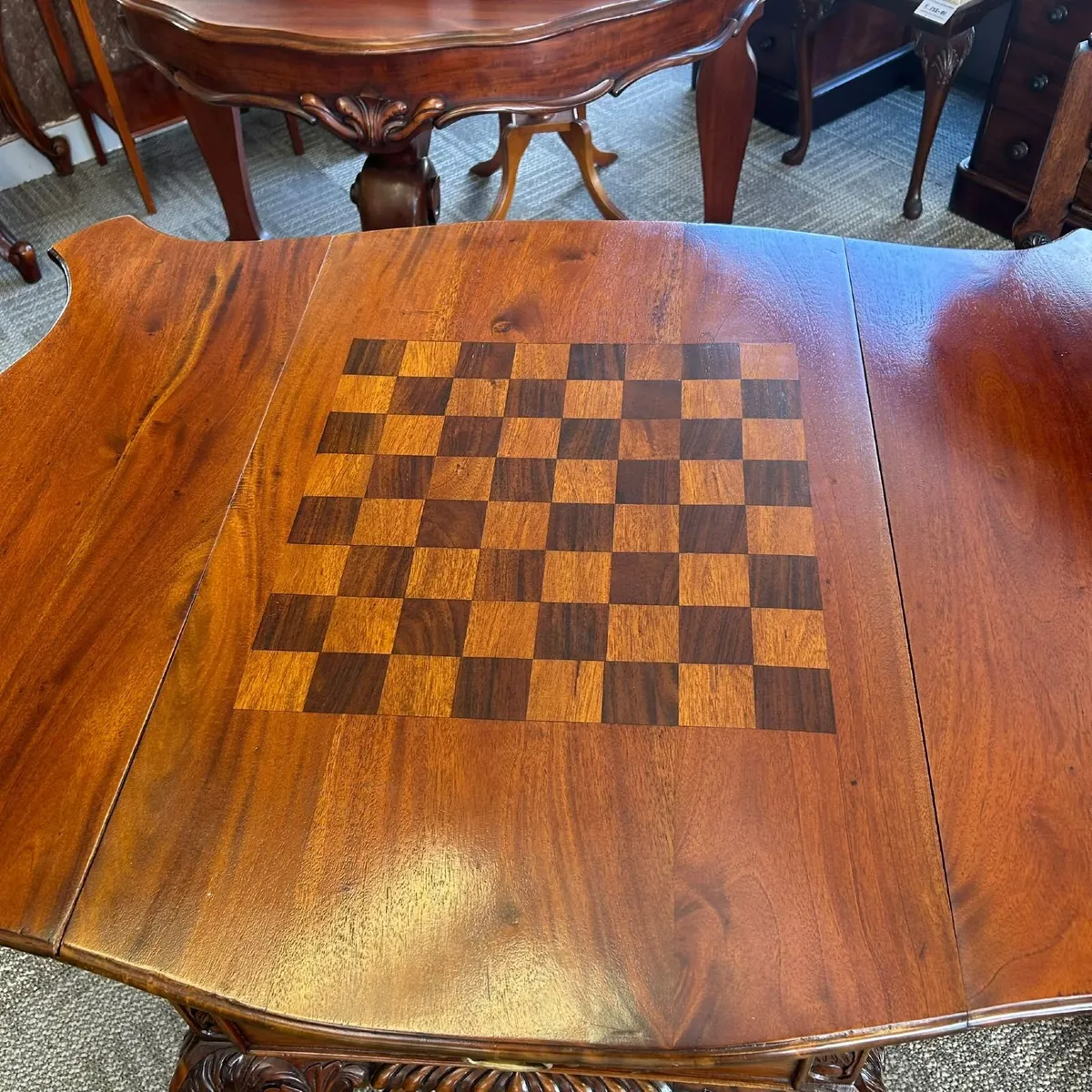William IV mahogany chest top drop leaf table feat - Image 2