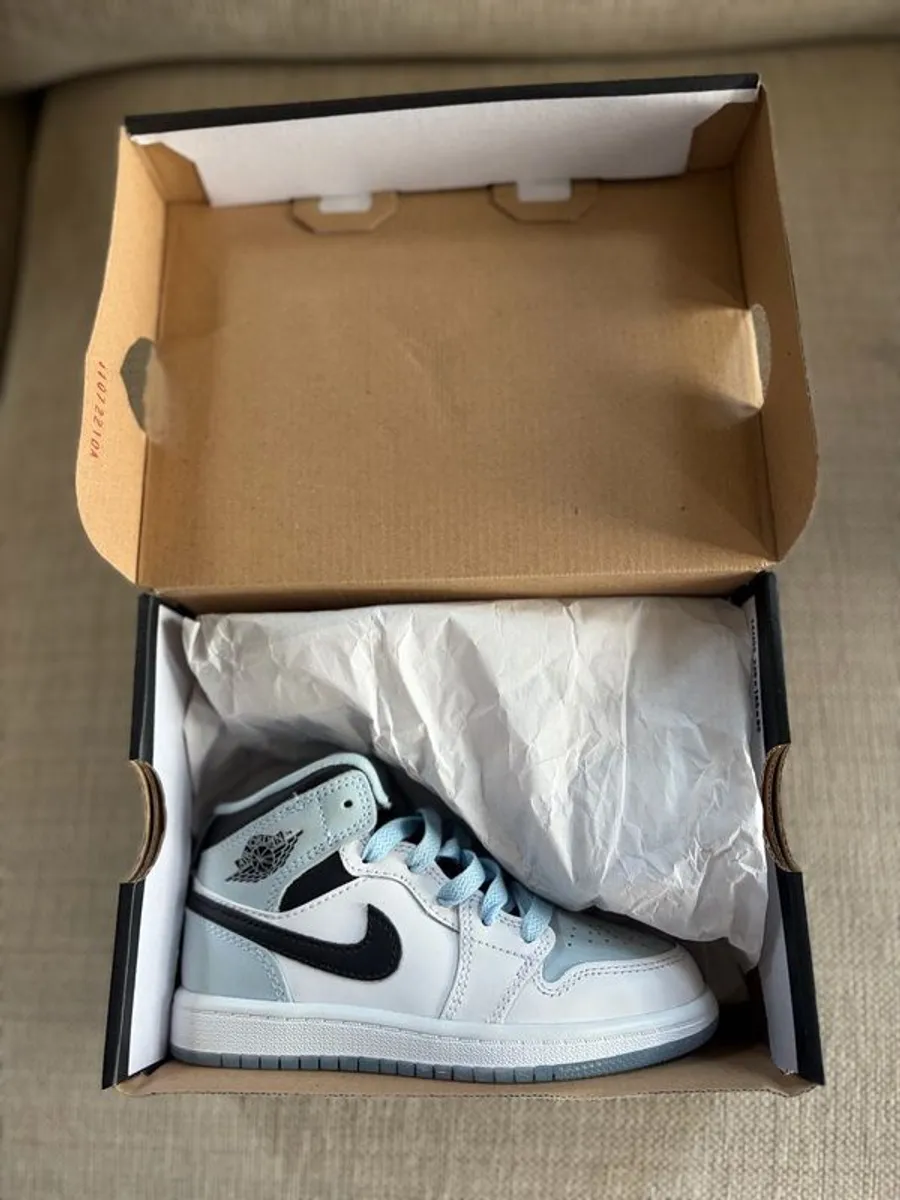Air Jordan 1 Mid Kids | Brand New Unworn | UK 10.5 EU 28 - Image 4