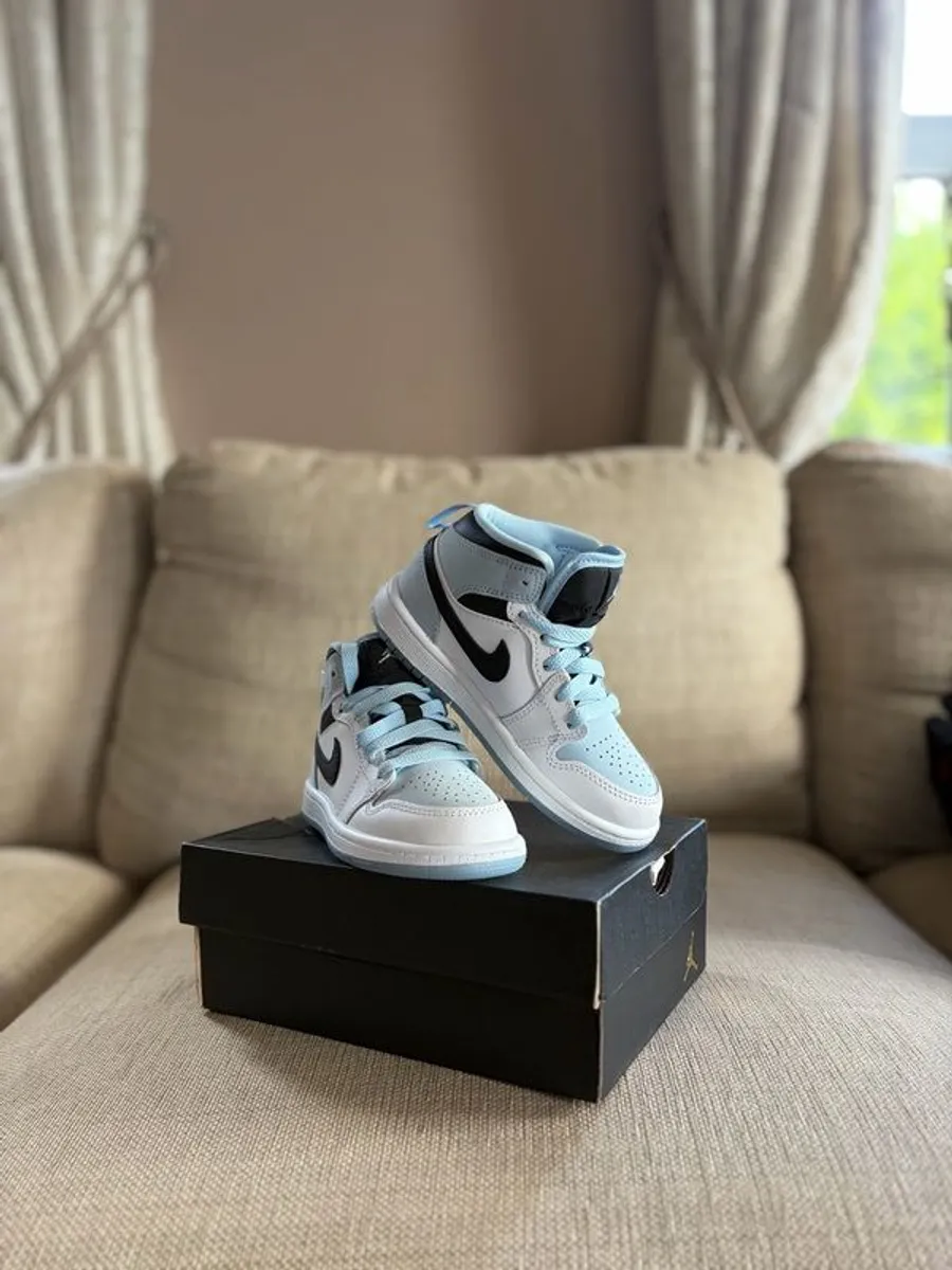 Air Jordan 1 Mid Kids | Brand New Unworn | UK 10.5 EU 28 - Image 2