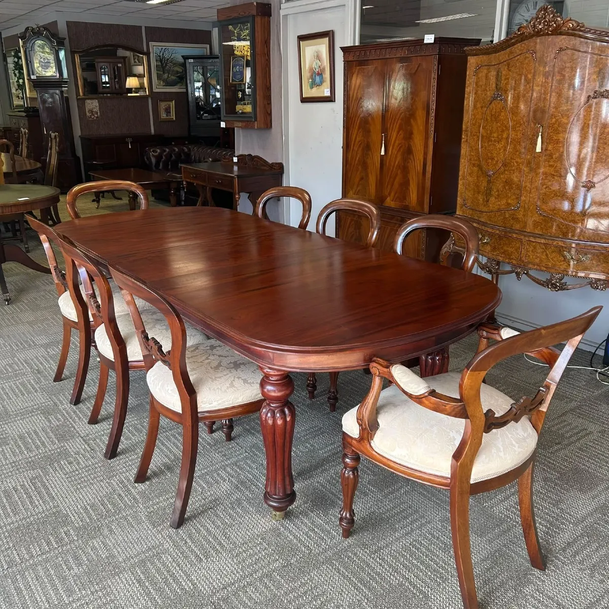 Beautiful mahogany d-end extendable dining table & - Image 4