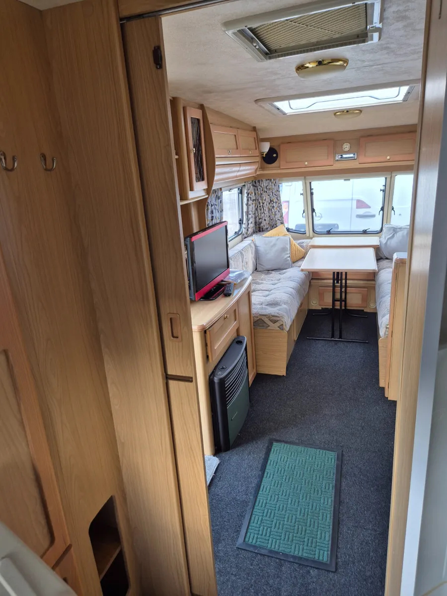 Lunar clubman 475. Spotless well minded caravan - Image 3