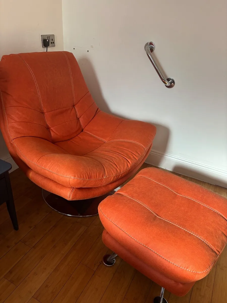 Lounge chair - Image 1