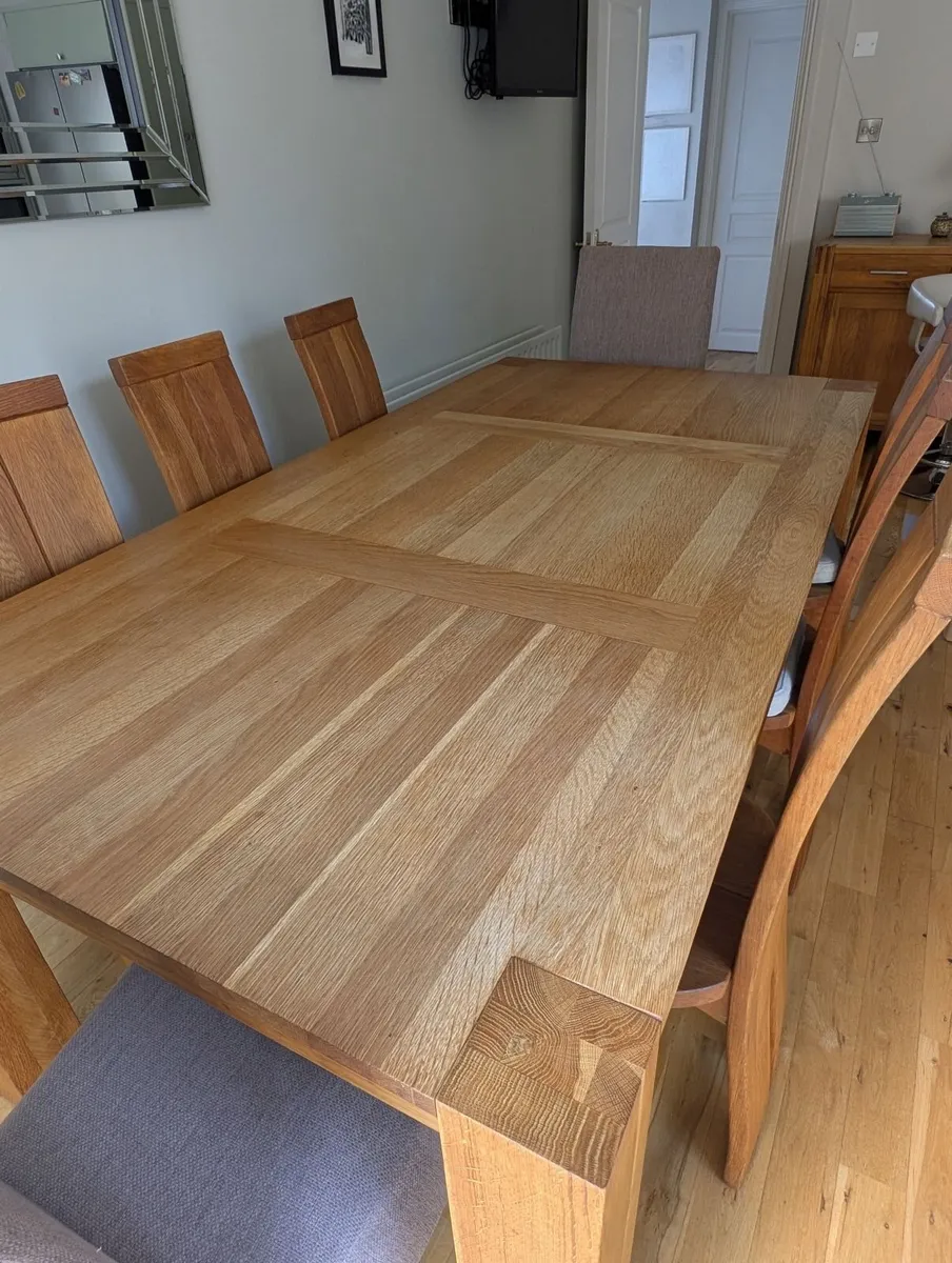 Solid Oak dining table, side board & chairs for 8 - Image 3