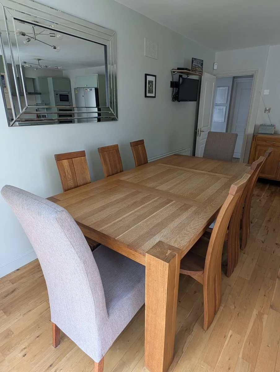 Solid Oak dining table, side board & chairs for 8 - Image 4