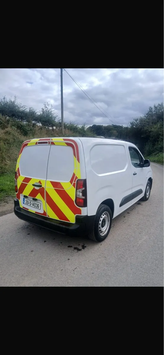 2025 Opel Combo NO VAT - Image 2