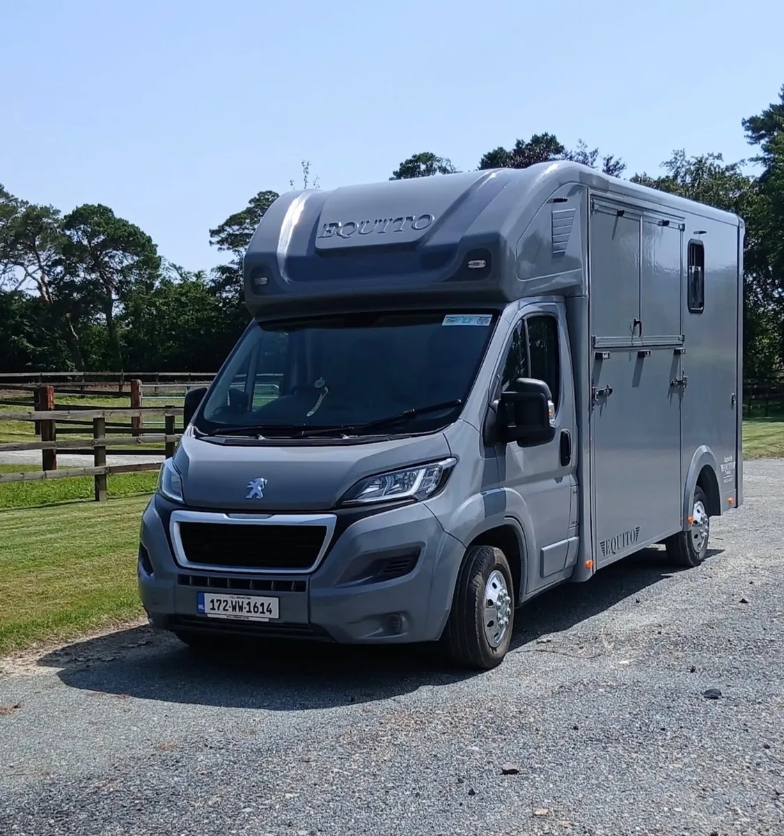 Horse box - Image 1