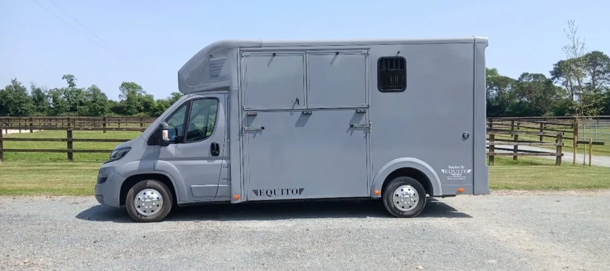 Horse box - Image 2