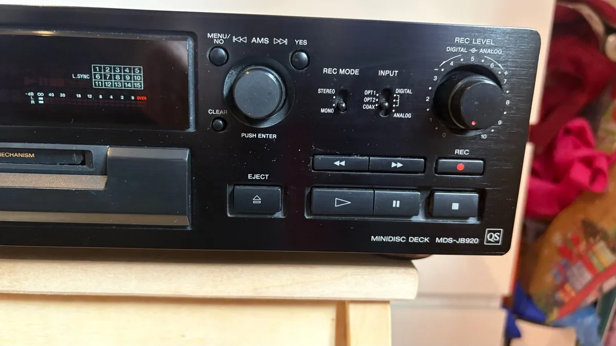 Sony QS Mini Disc Recorder - Image 2