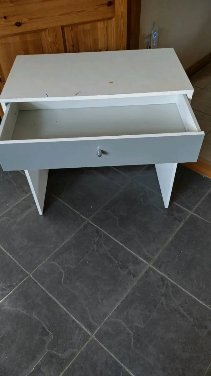 Small desk - Image 3