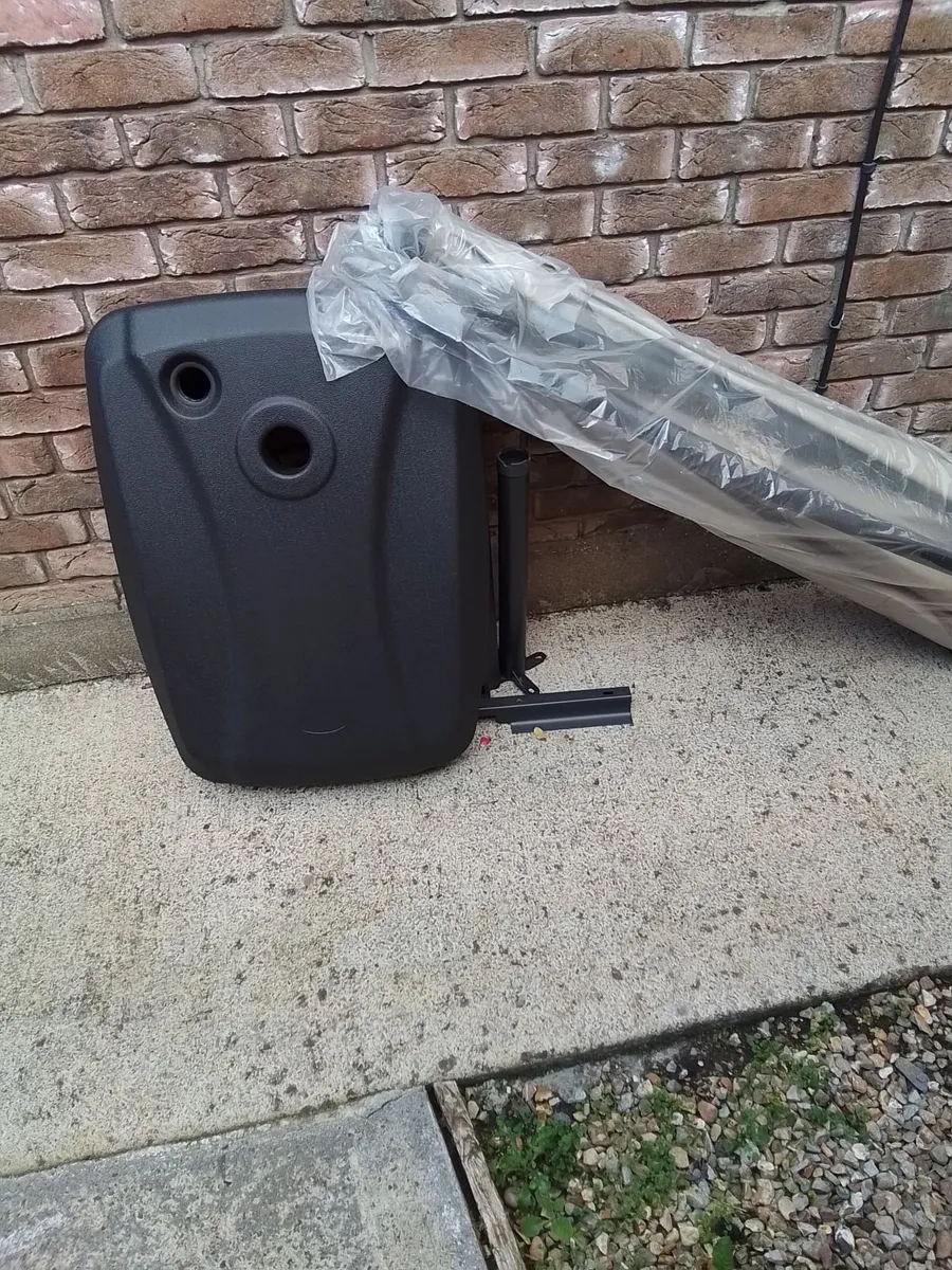 Free standing patio umbrella - Image 3