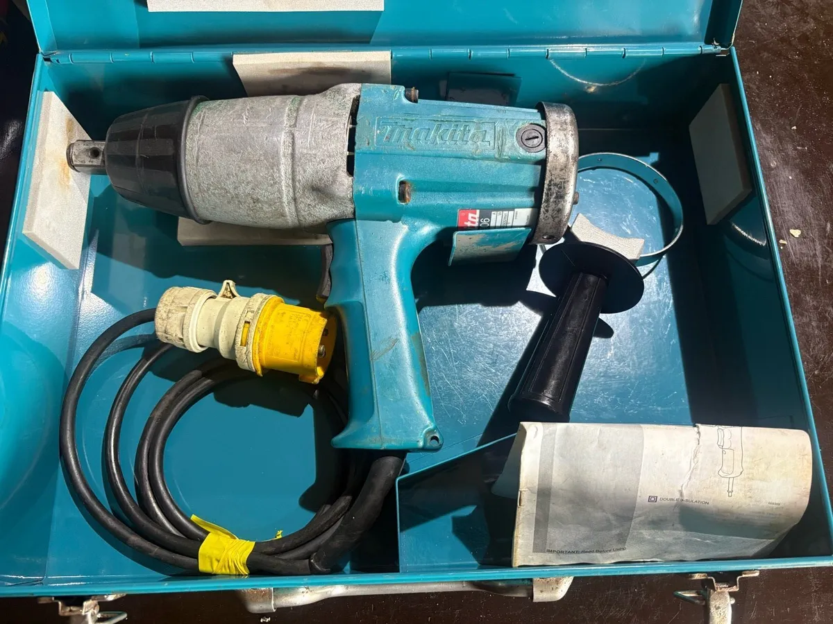 Makita 6906 3/4” Impact Wrench - Image 1