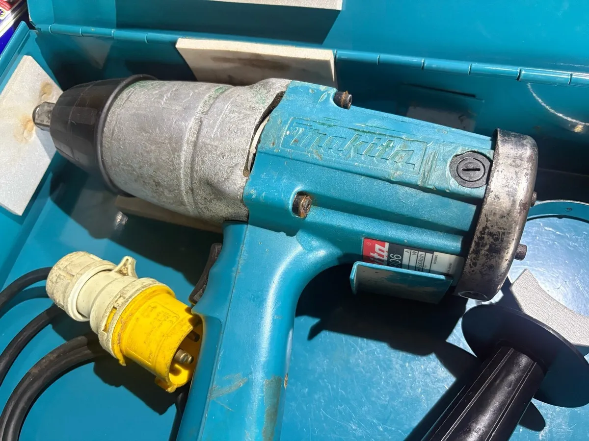 Makita 6906 3/4” Impact Wrench - Image 2