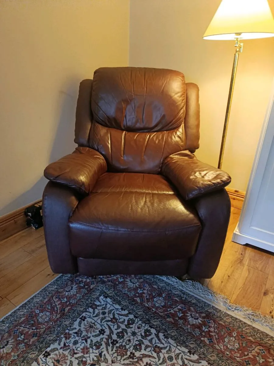 Recliner chair - Image 1