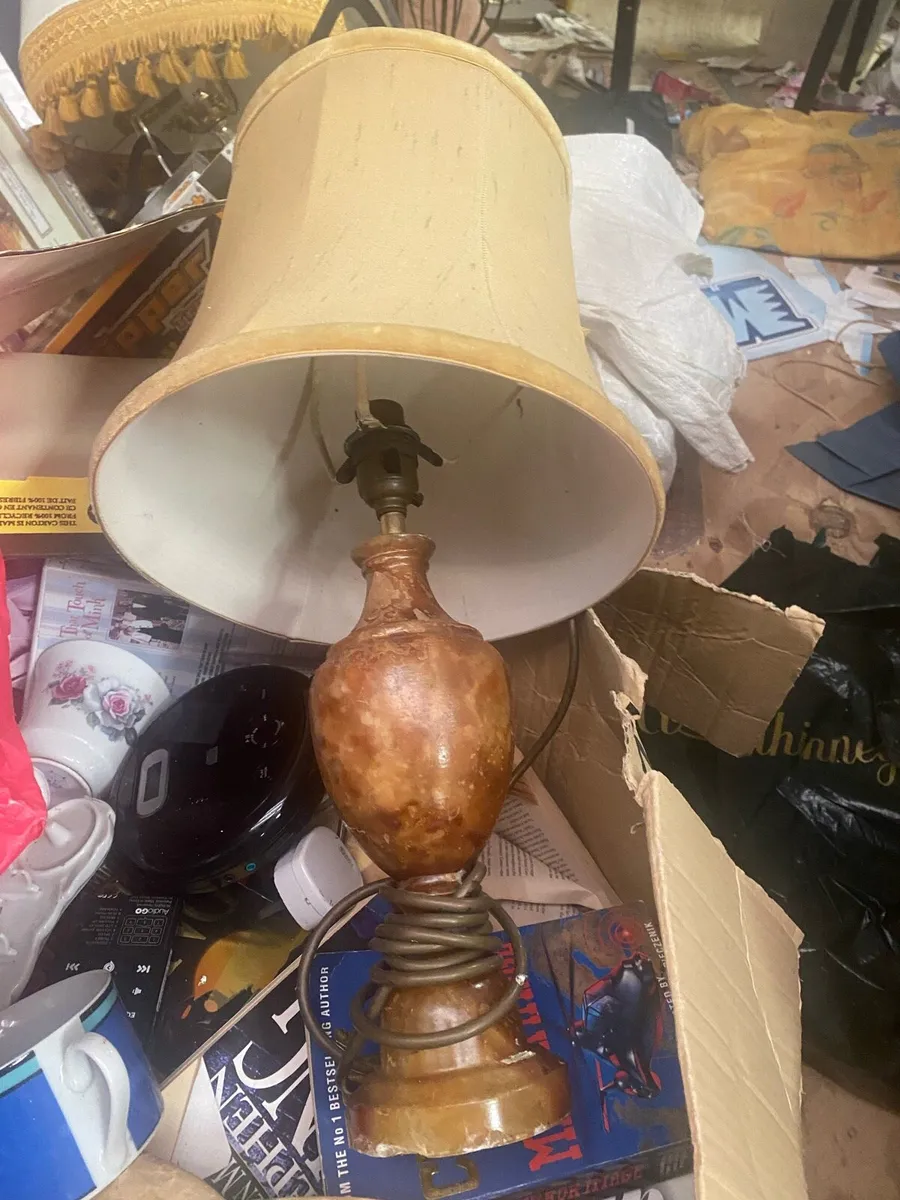 Vintage table lamp and shade - Image 2