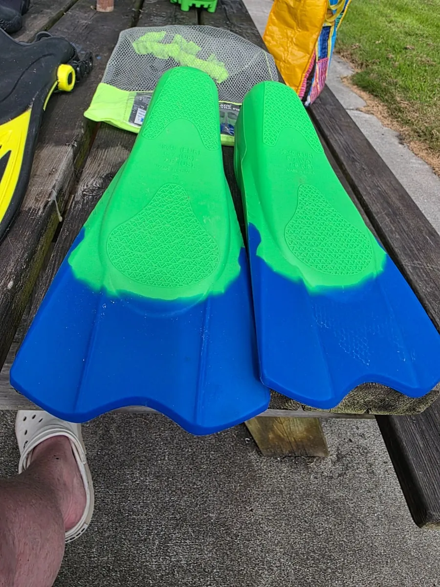 Surfing gear - Image 1