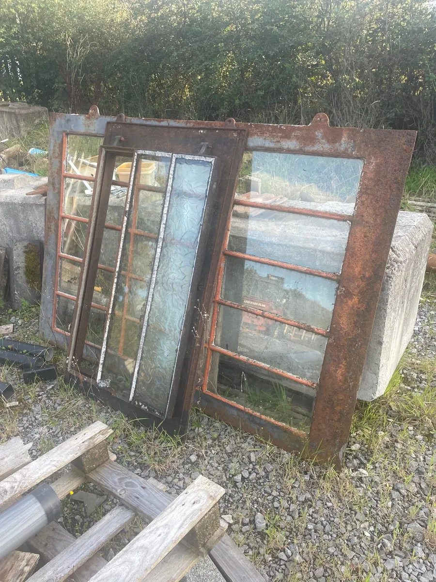 Old cast iron windows - Image 2