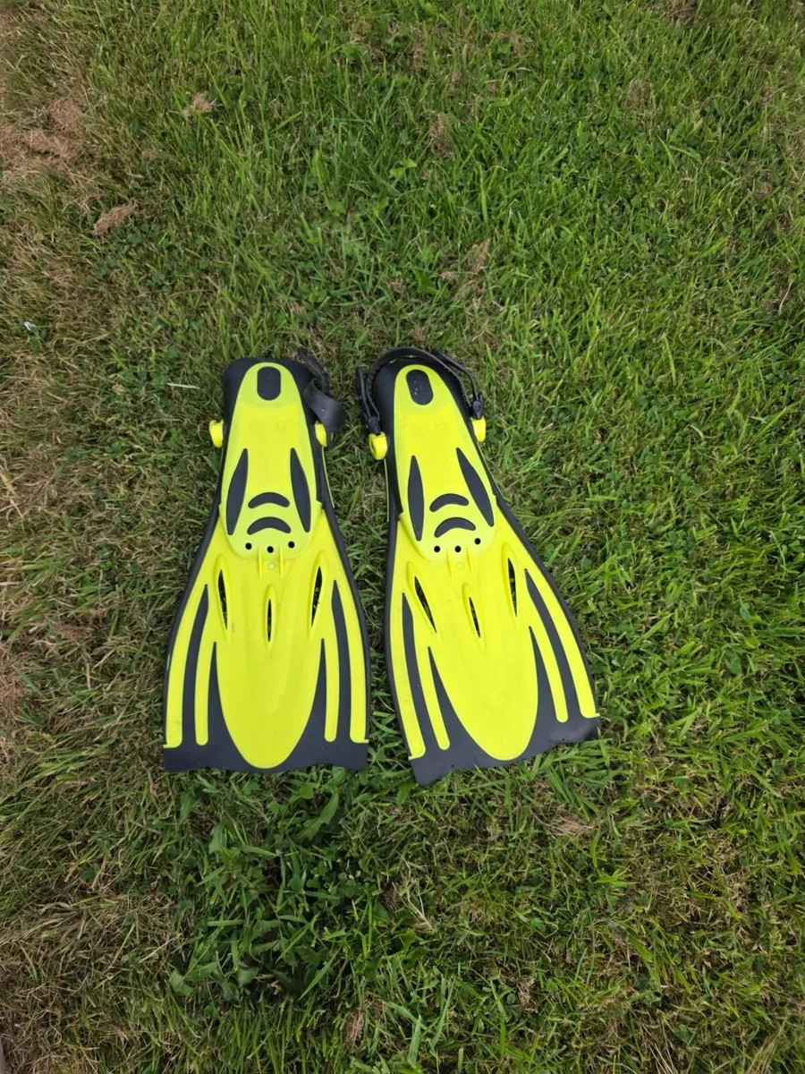 Scuba/ surfing fins - Image 1