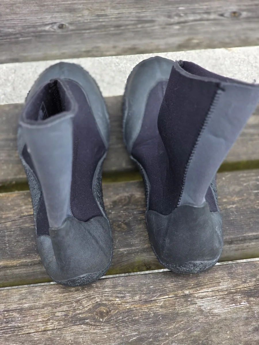 Surfing/ swimming  bootees - Image 3