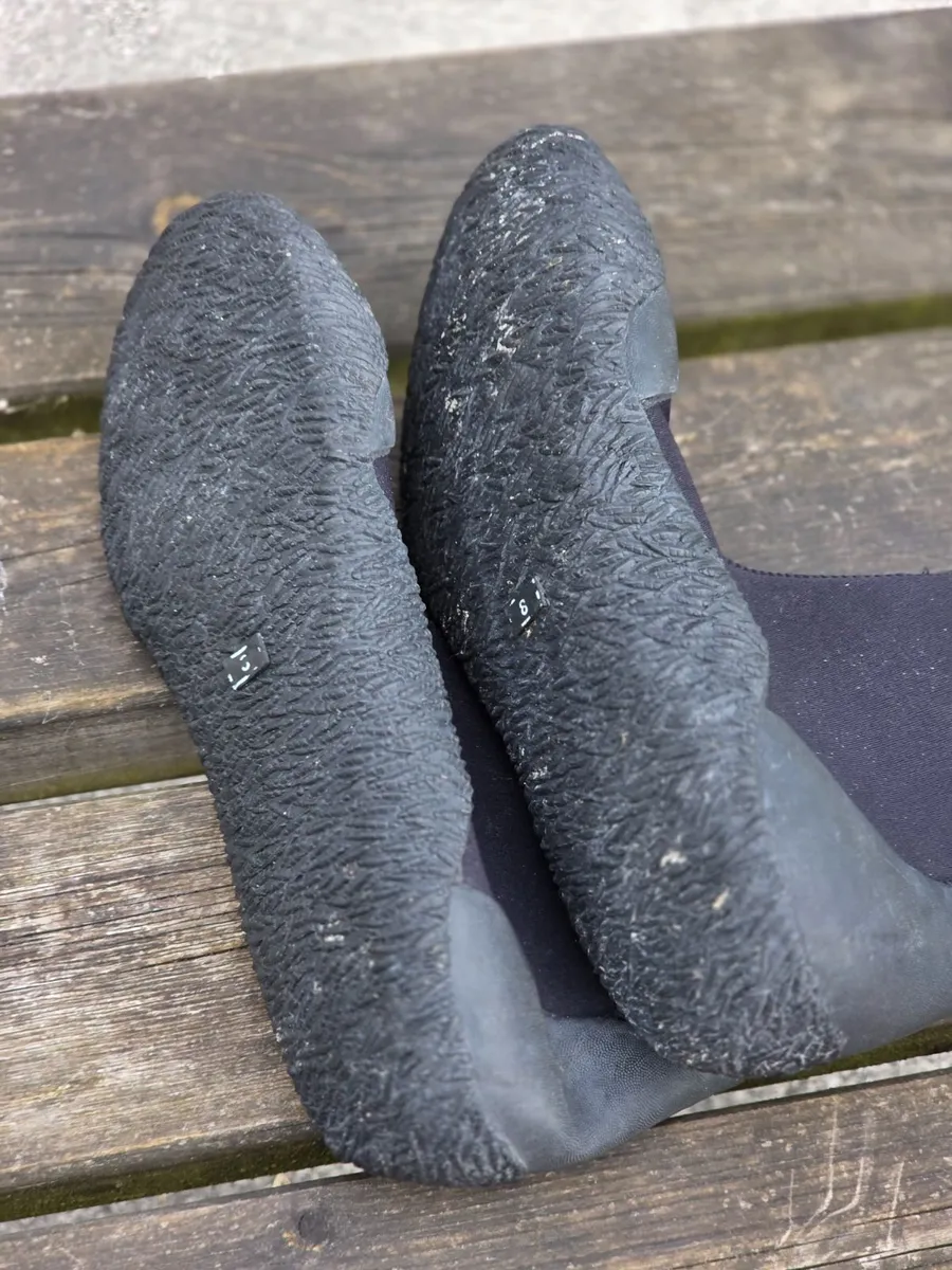Surfing/ swimming  bootees - Image 2
