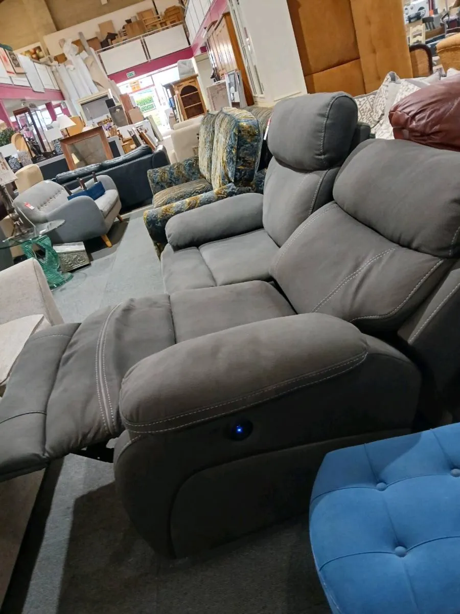 2 srater electric recliner - Image 4
